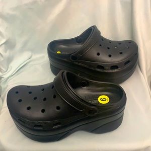 Croc-style Platform sandals, black